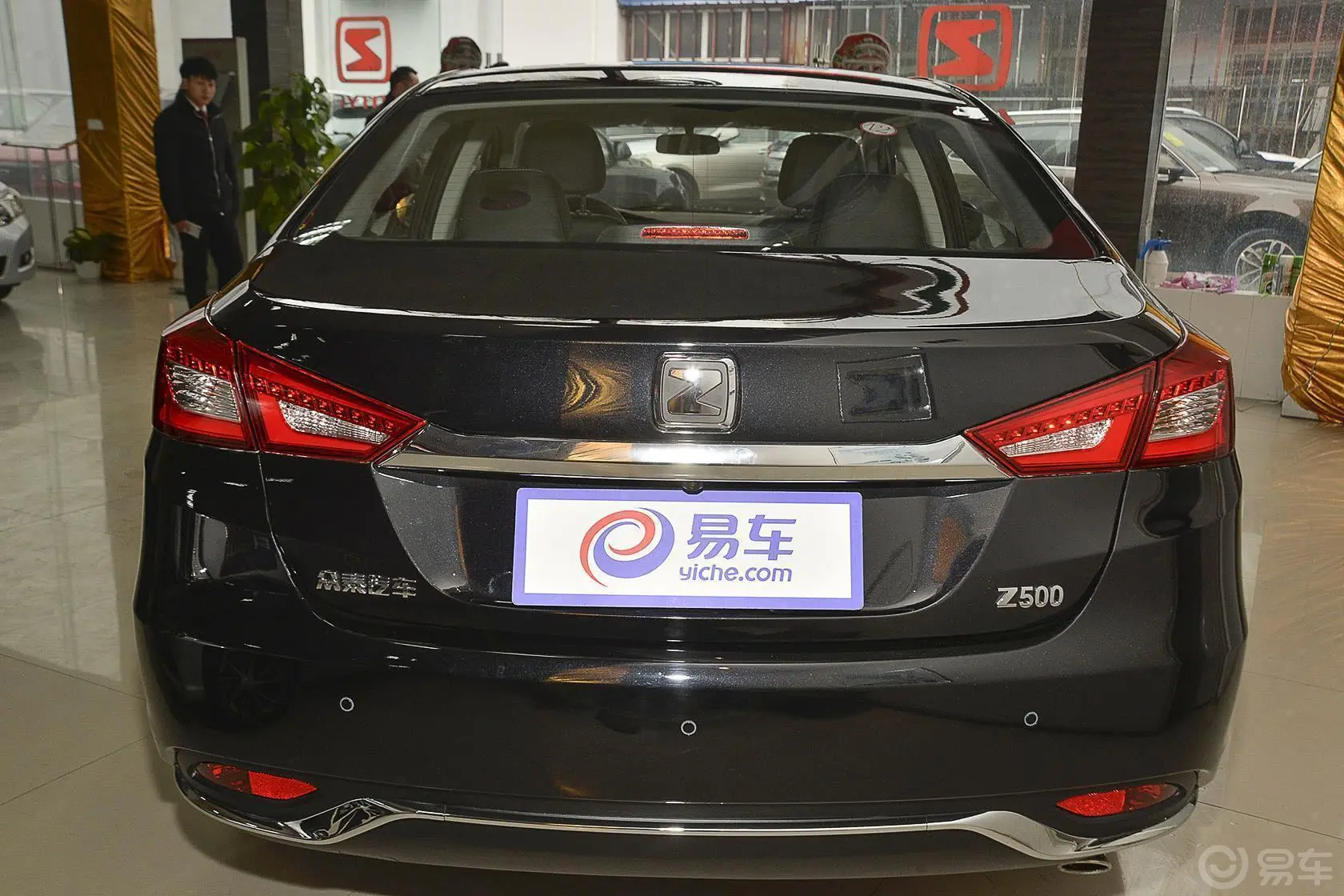 众泰Z5001.5T 手动 尊贵型正后水平