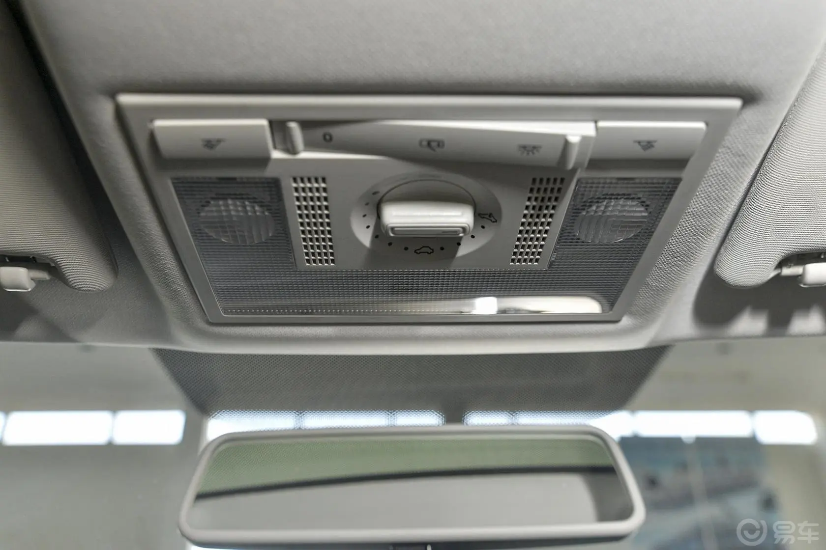 桑塔纳1.6L 自动 舒适版前排车顶中央控制区