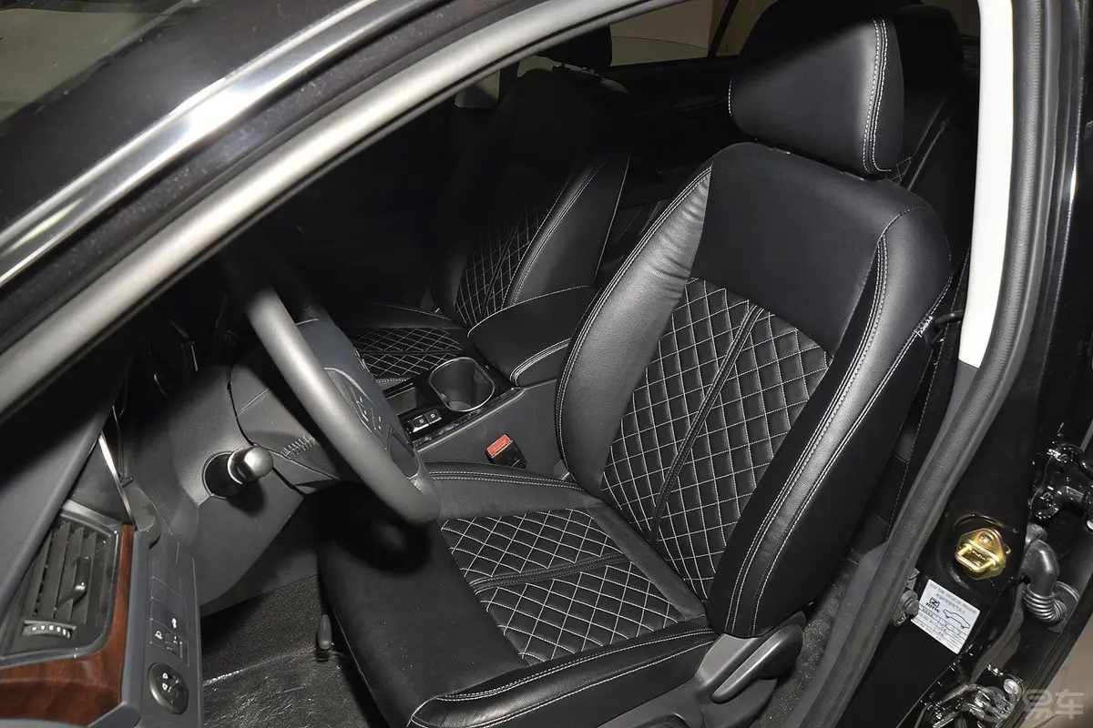 众泰Z5001.5T 手动 尊贵型驾驶员座椅