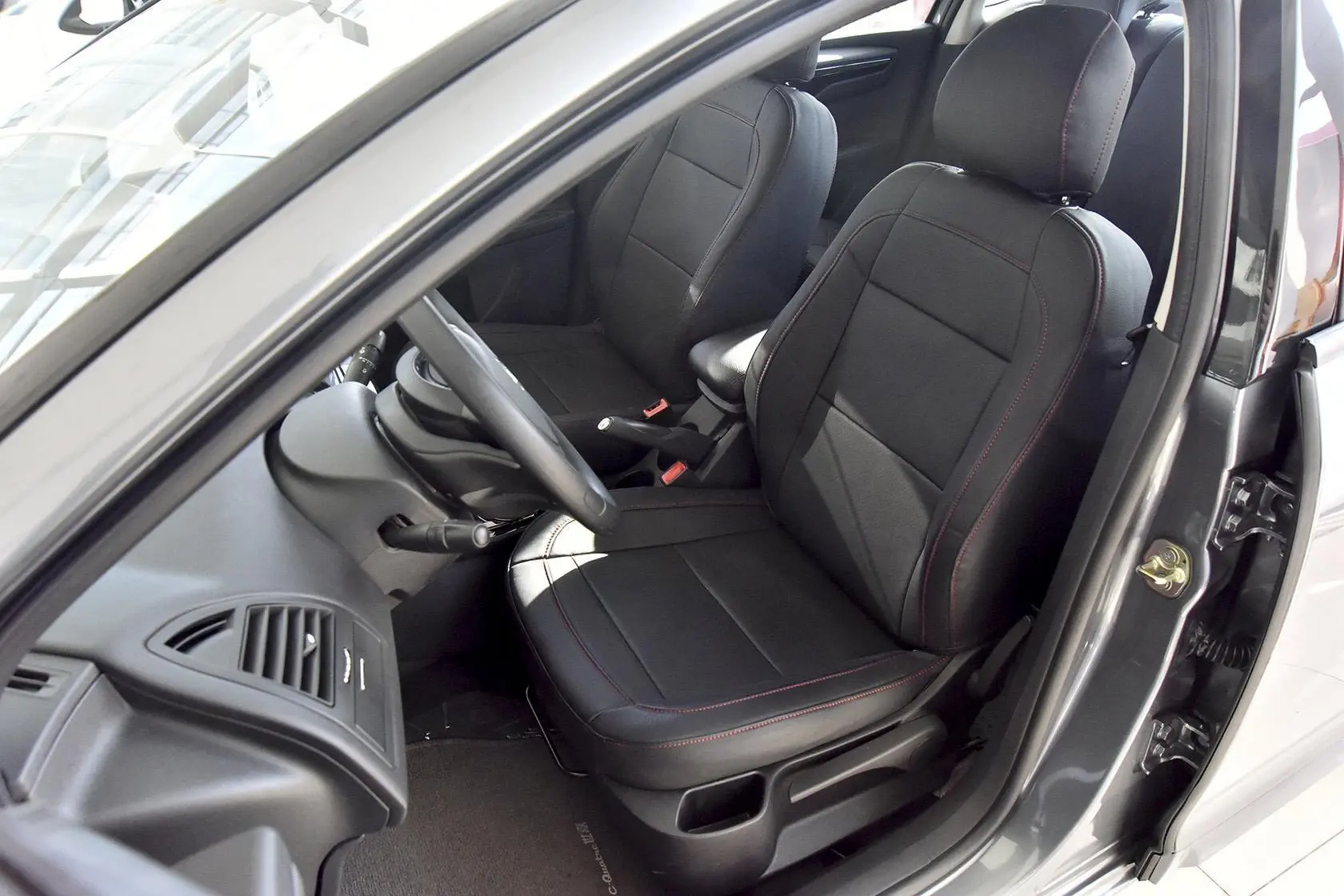 世嘉三厢 1.6L 手动 品尚型 VTS版驾驶员座椅