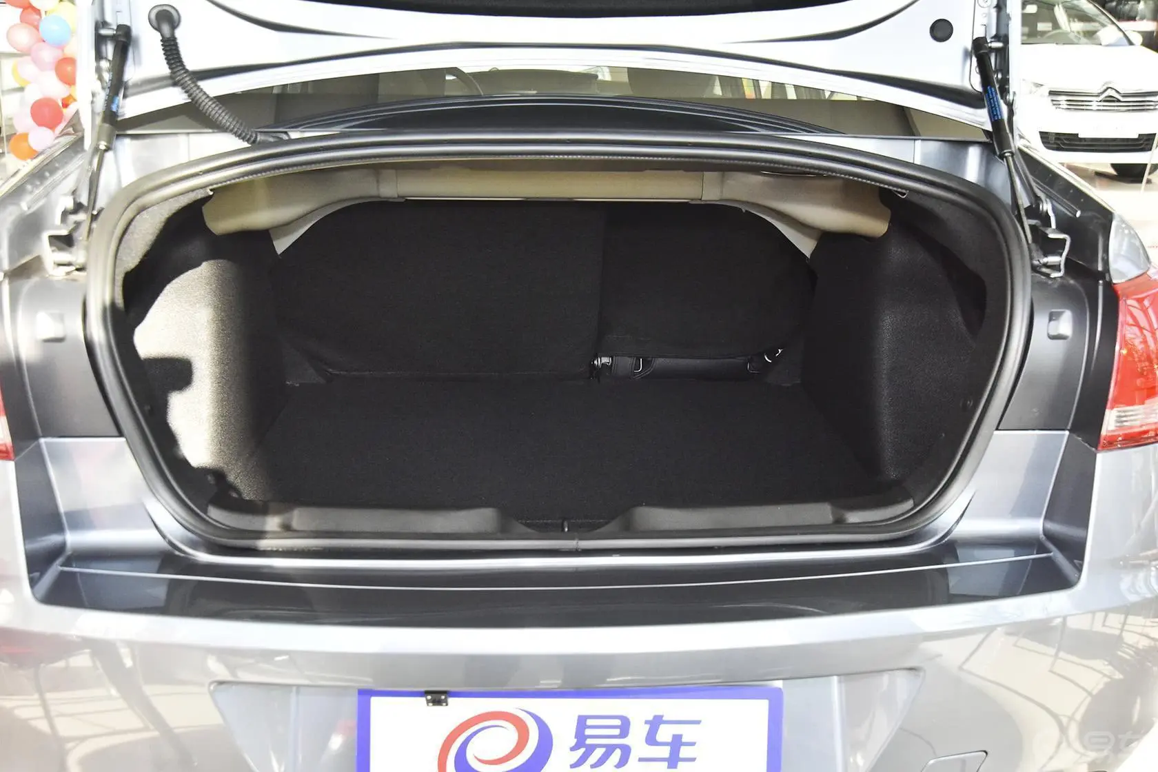 世嘉三厢 1.6L 手动 品尚型 VTS版空间