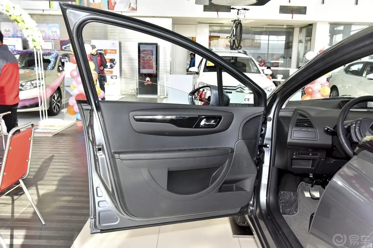世嘉三厢 1.6L 手动 品尚型 VTS版驾驶员侧车门内门板