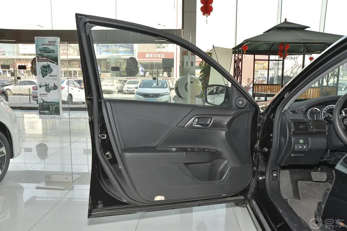雅阁2.0L EX 豪华版驾驶员侧车门内门板