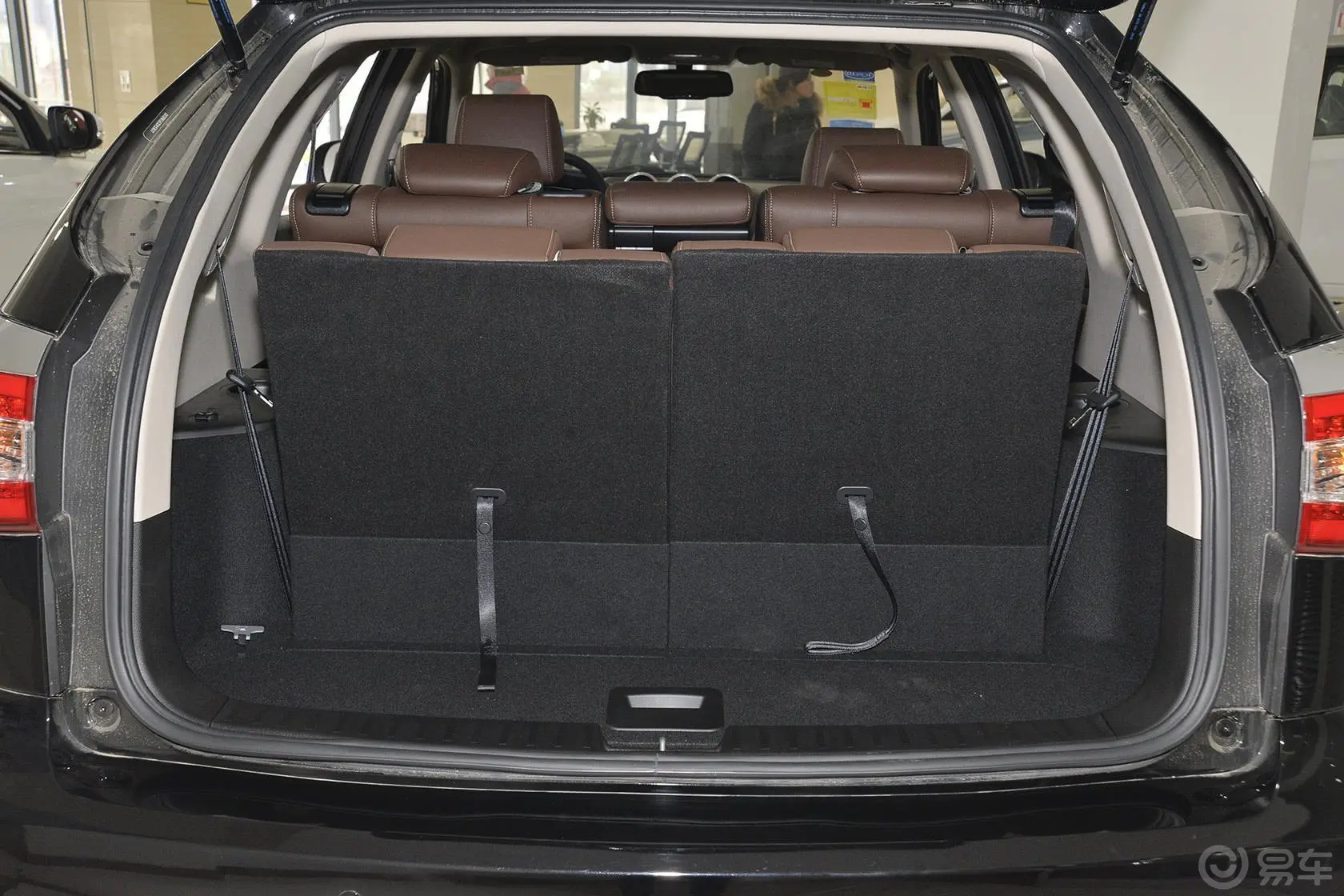比亚迪S72.0TID 手自一体 旗舰型 7座 升级版行李箱空间