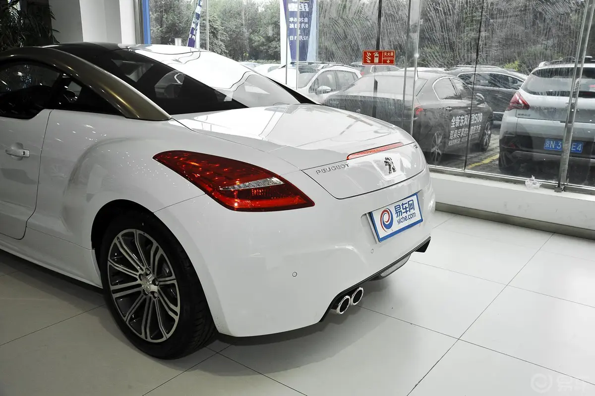 标致RCZ1.6T 自动时尚型车尾局部