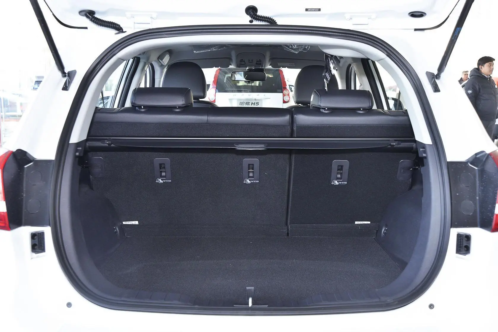 哈弗H21.5T 自动 两驱 精英型行李箱空间