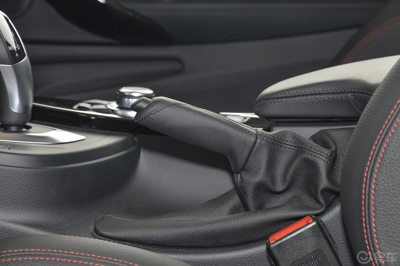宝马4系敞篷轿跑车 420i 设计套装型驻车制动（手刹，电子，脚刹）