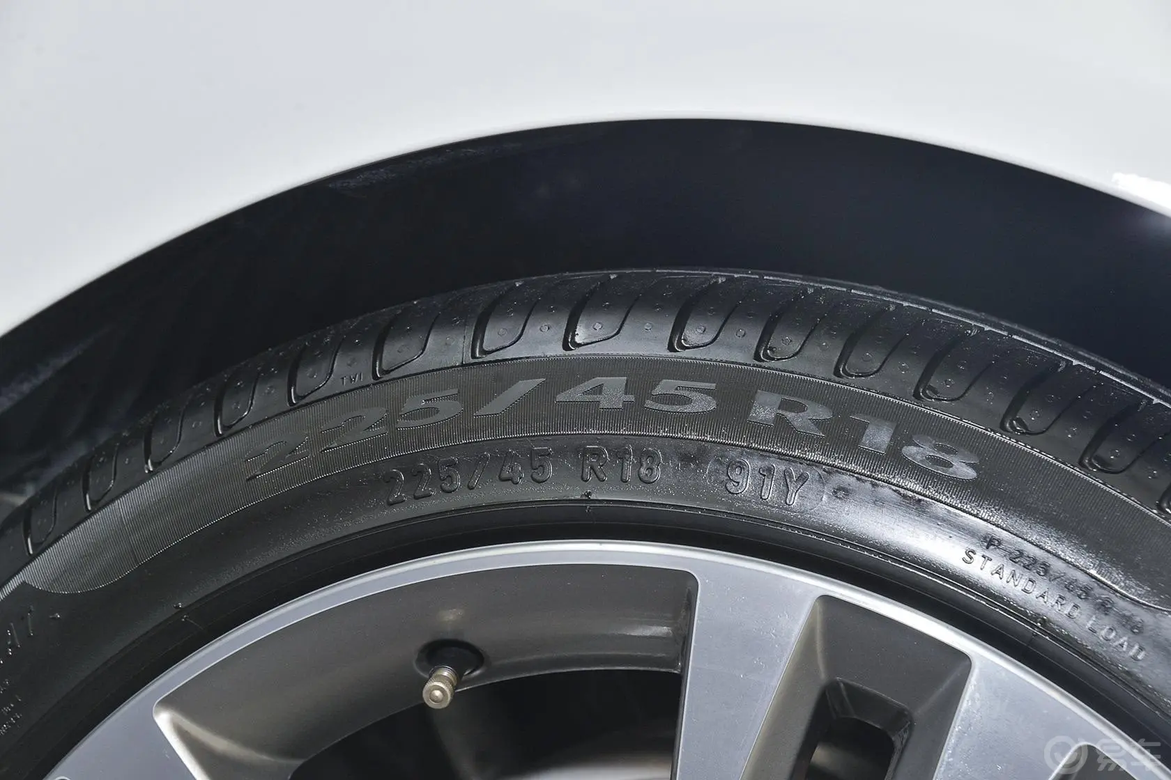 宝马4系敞篷轿跑车 420i 设计套装型轮胎规格
