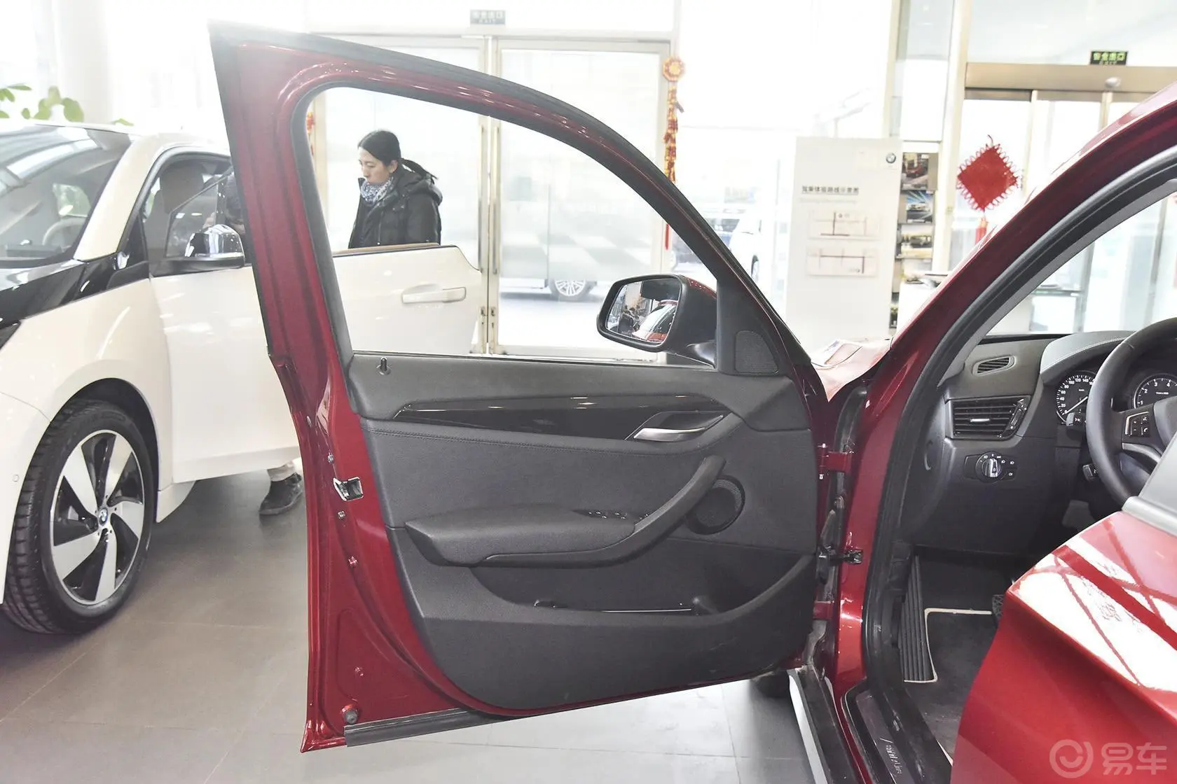 宝马X1sDrive18i X设计套装驾驶员侧车门内门板