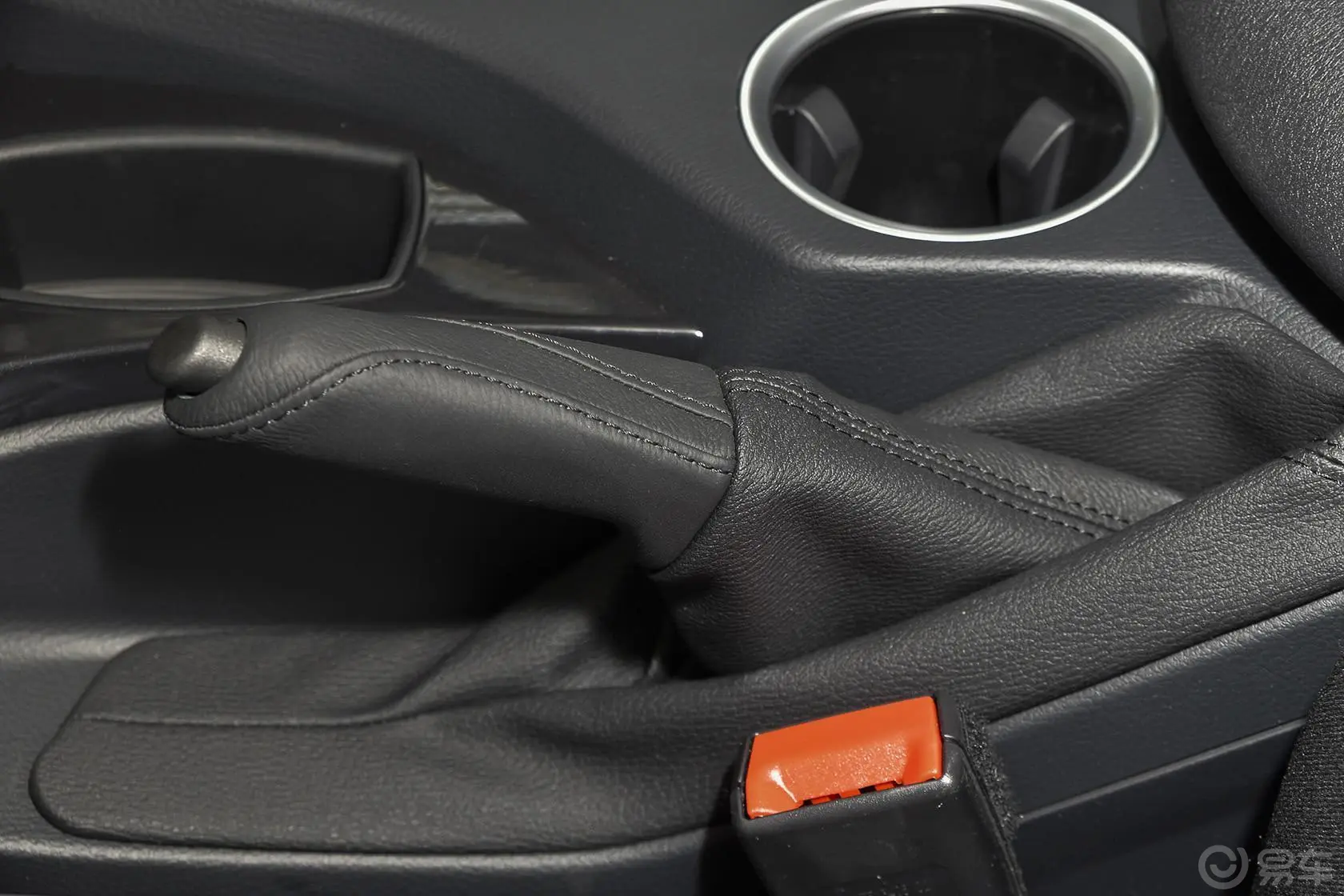 宝马X1sDrive18i 时尚晋级版驻车制动（手刹，电子，脚刹）