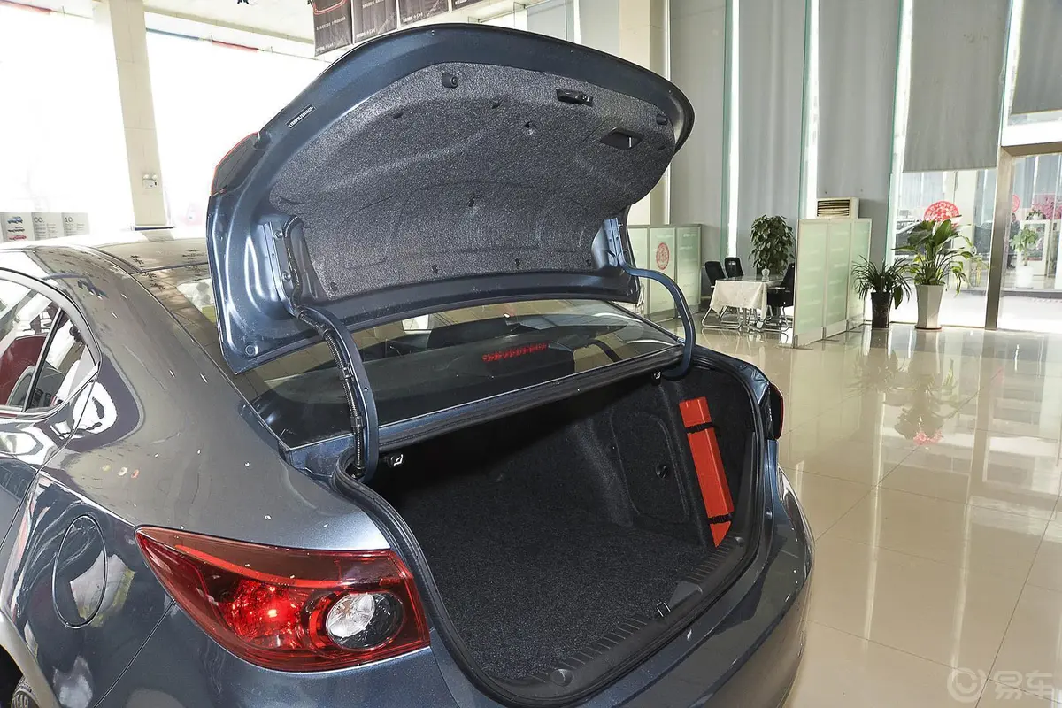 马自达3 昂克赛拉三厢 1.5L 自动 豪华型行李厢开口范围
