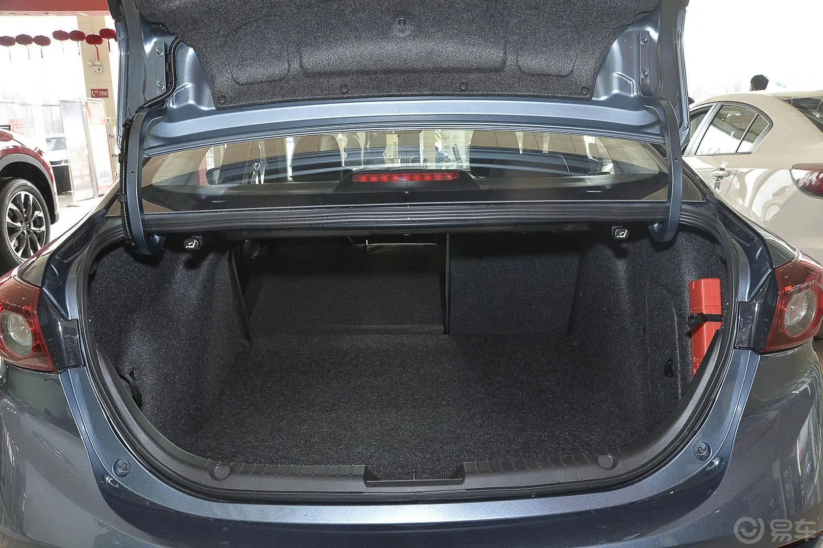 马自达3 昂克赛拉三厢 1.5L 自动 豪华型行李箱空间（后排左放倒）