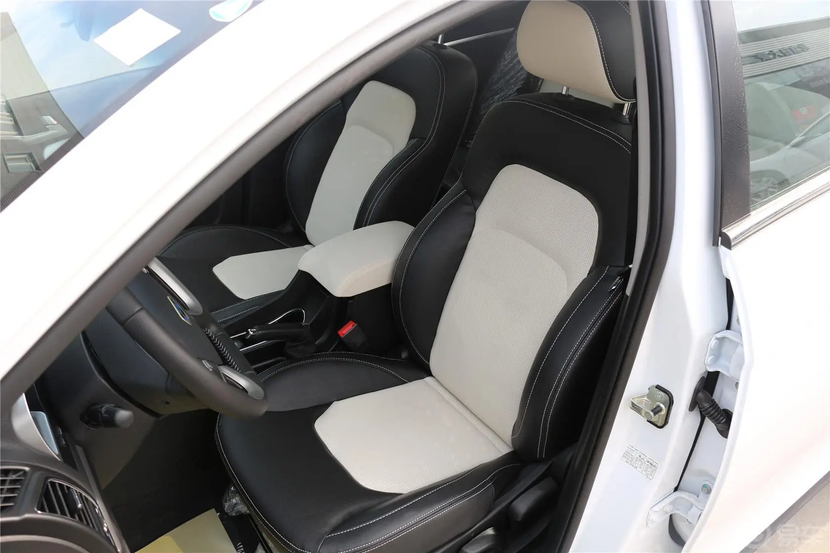 帝豪RS 1.3T CVT 向上版驾驶员座椅