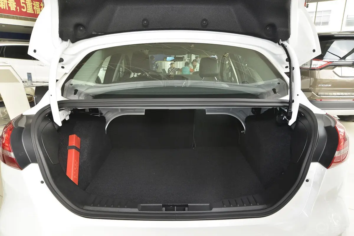 福克斯三厢 Ecoboost125 手动 超能风尚型行李箱空间