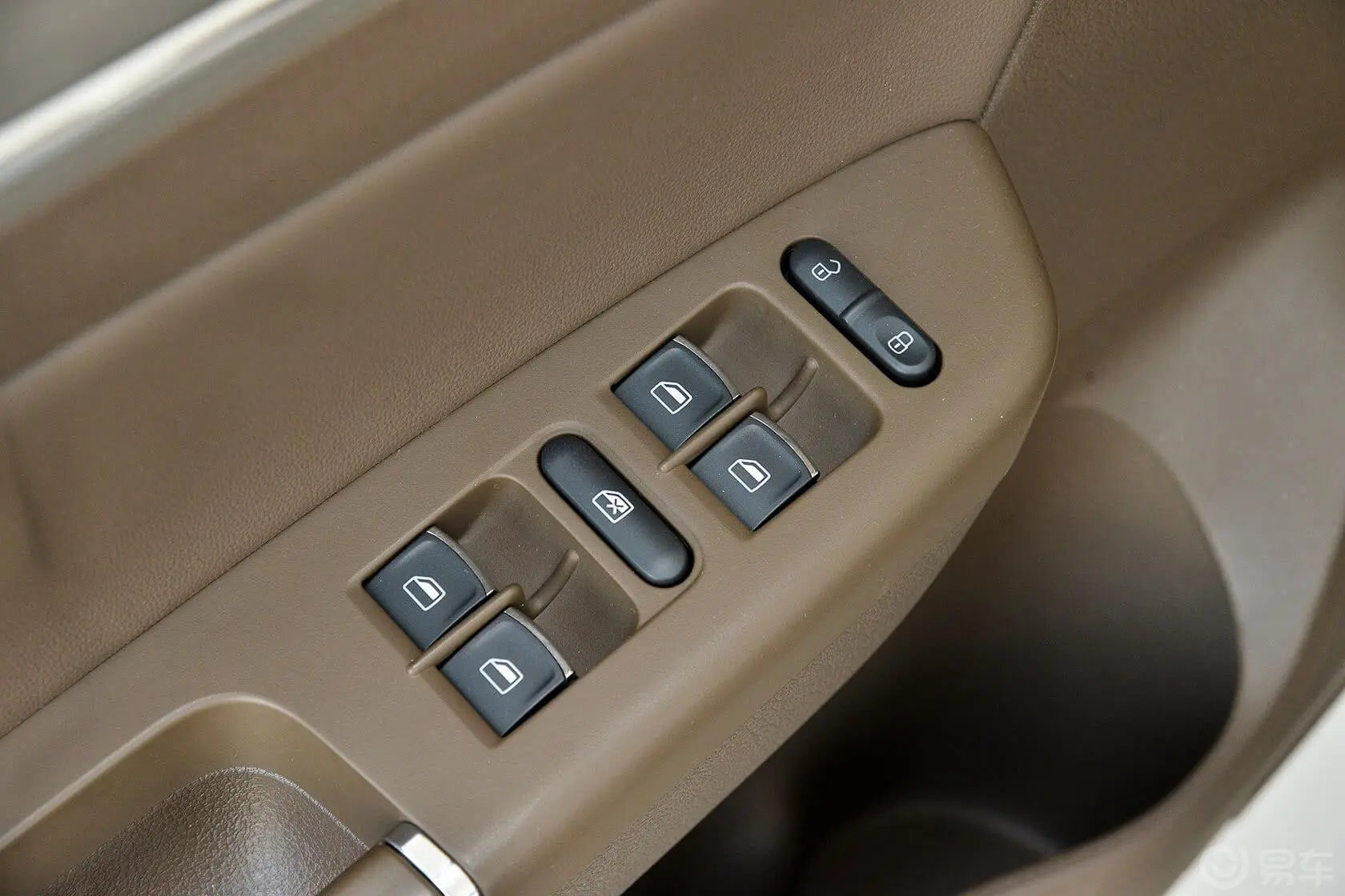 宝来1.4T 自动 舒适型车窗升降键