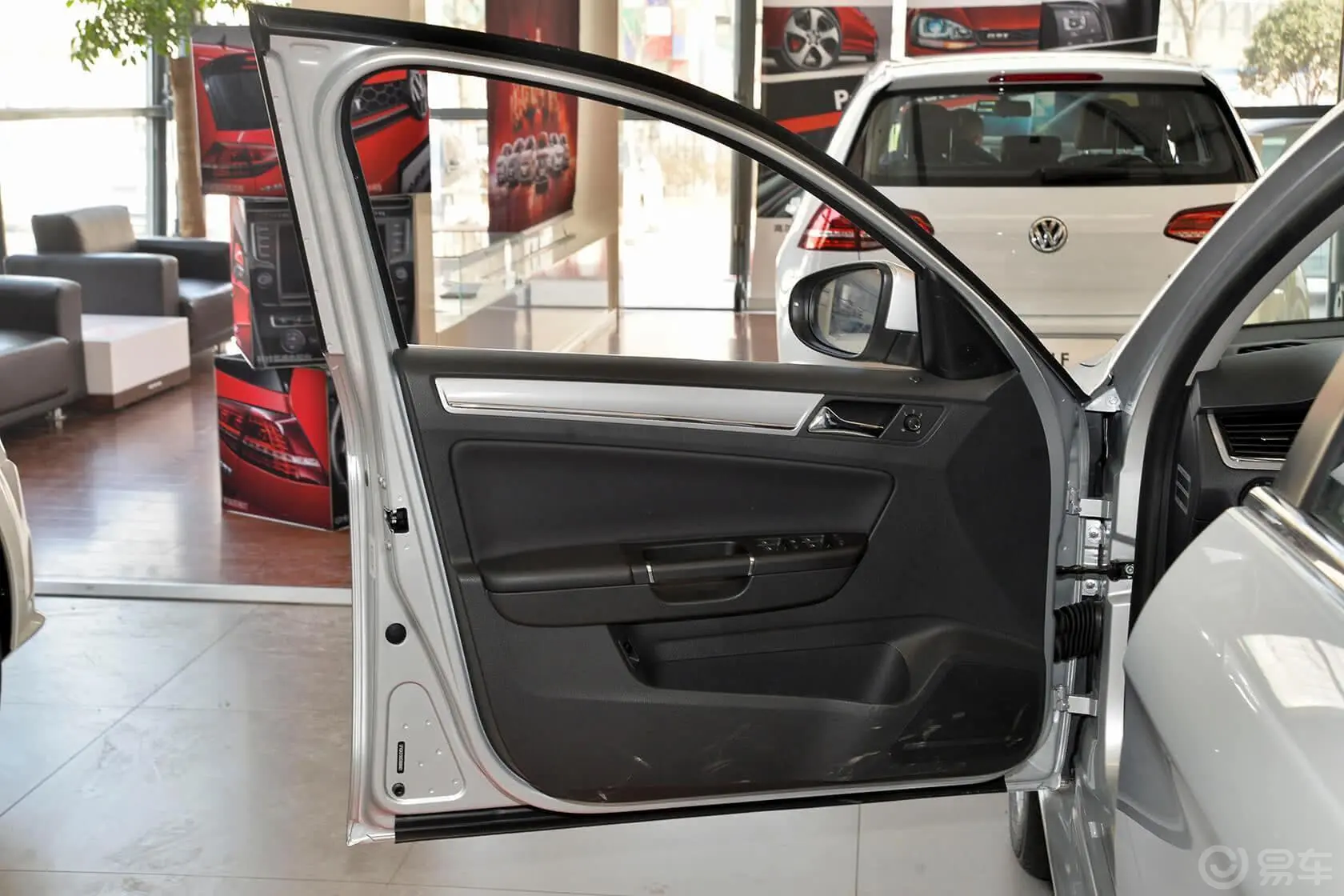 宝来质惠版 1.6L 自动舒适型驾驶员侧车门内门板