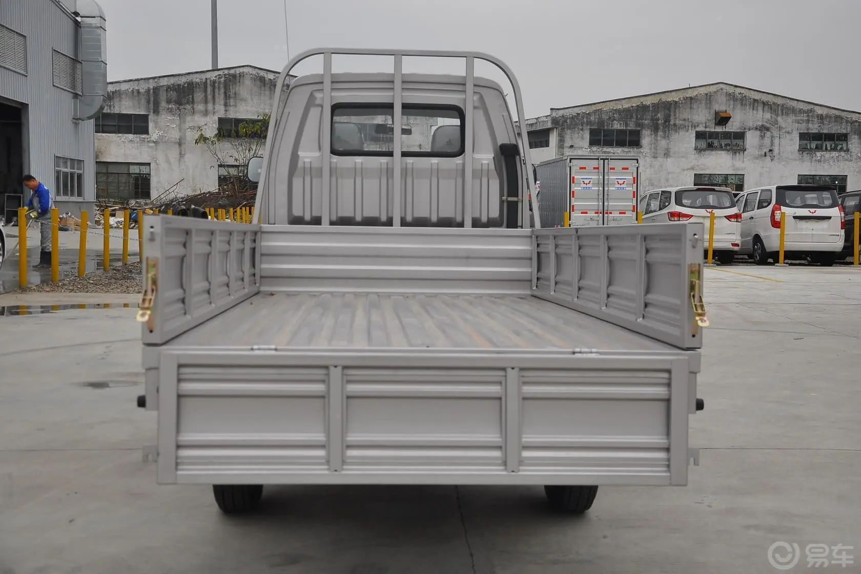 新豹MINIDK12 手动 单排 3400轴距 单后轮 国5行李箱空间