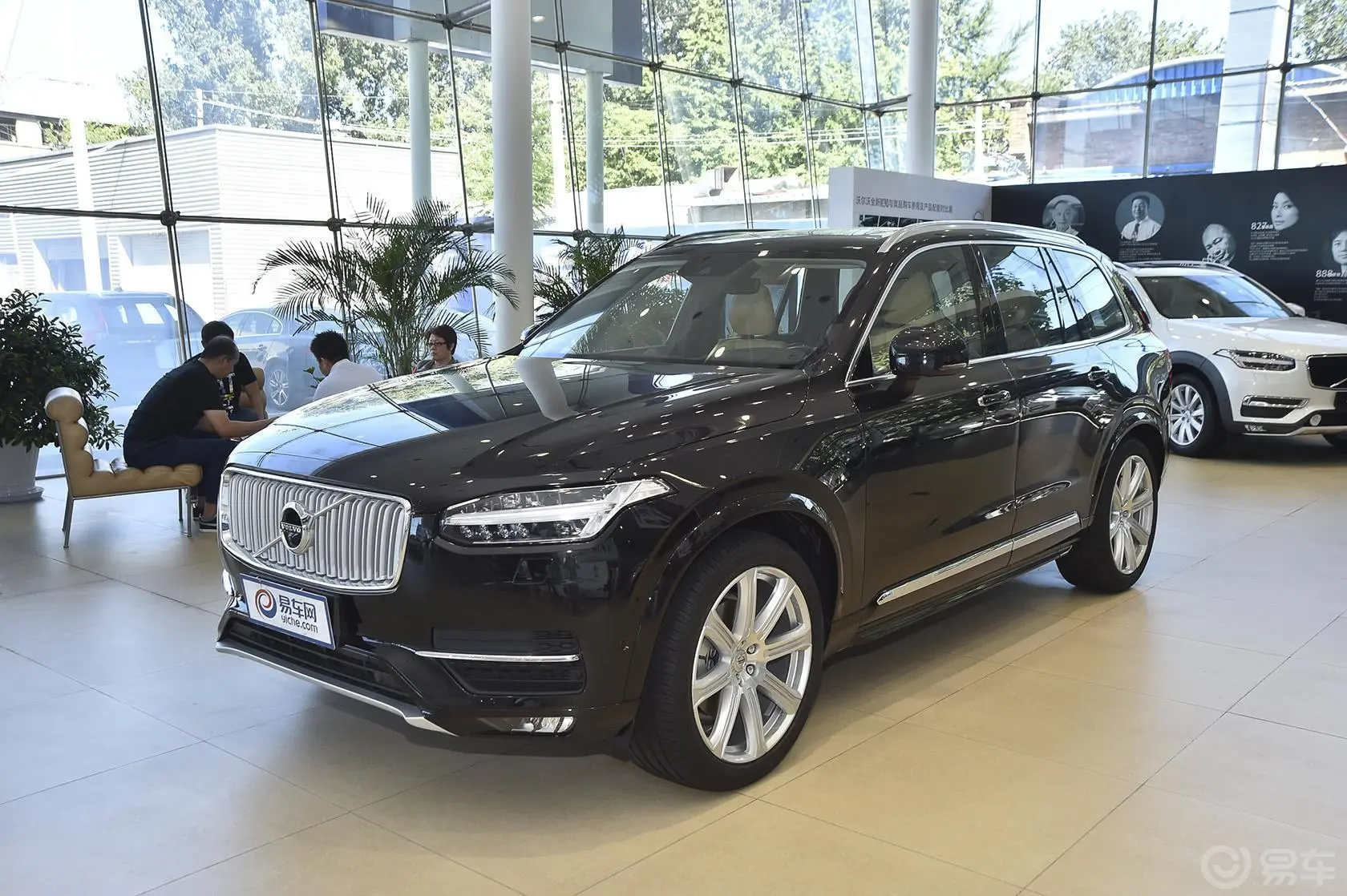 沃尔沃XC902.0T T6 智尊版 五座侧前45度车头向左水平