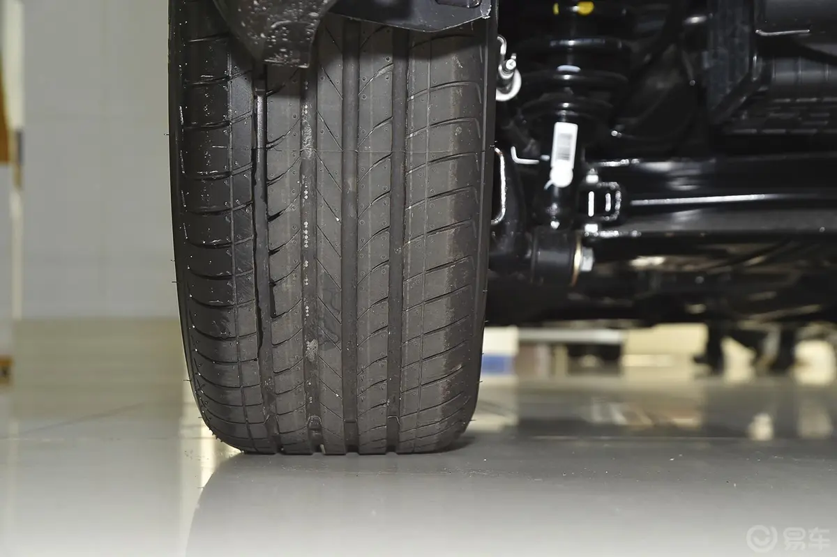 帝豪1.3T CVT 向上版轮胎花纹