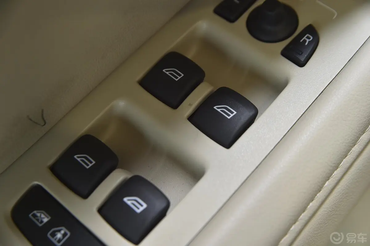 沃尔沃S80L2.0 T5 智逸版车窗升降键