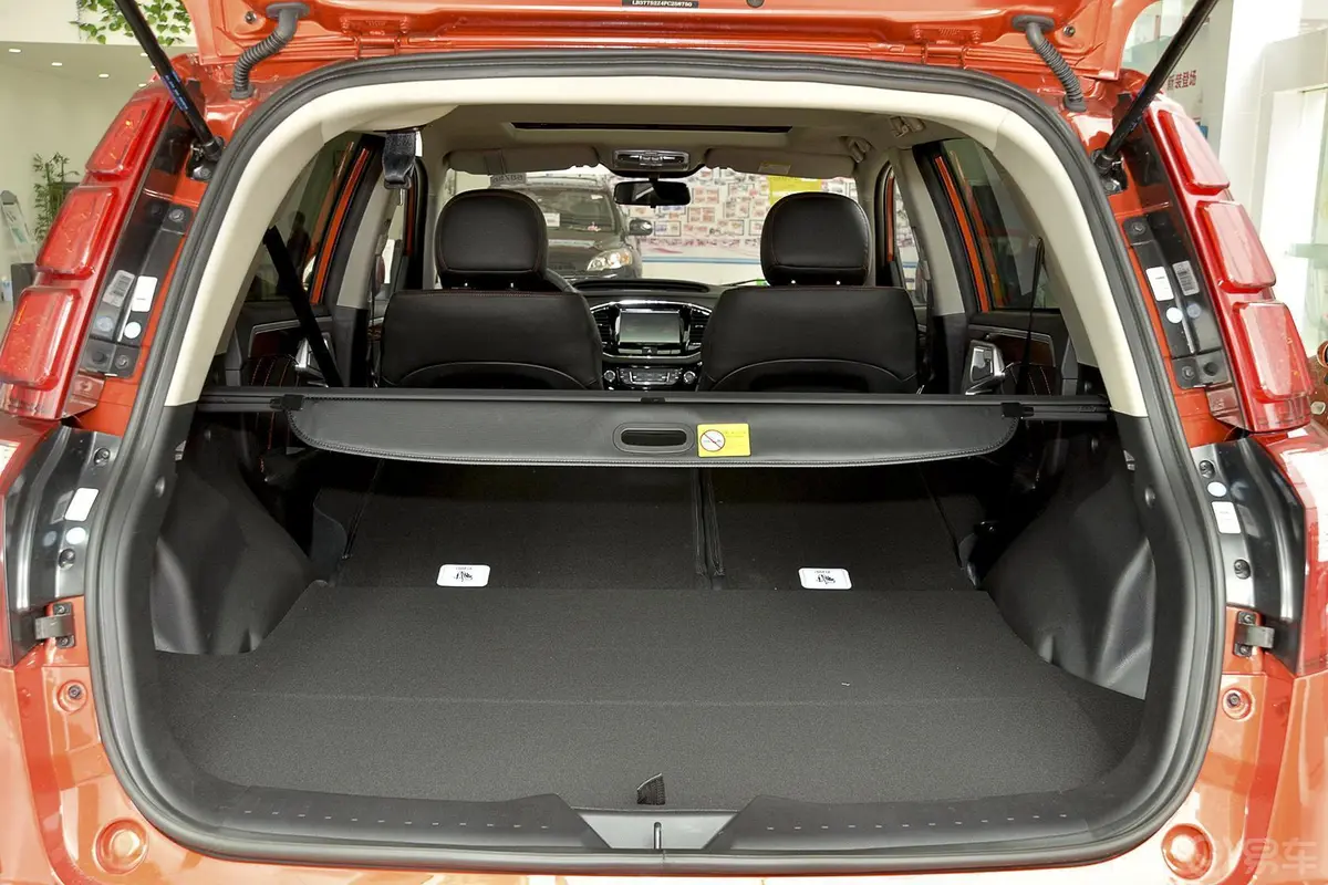 吉利GX7运动版 2.0L 自动 尊贵型行李箱空间（后排全放倒）