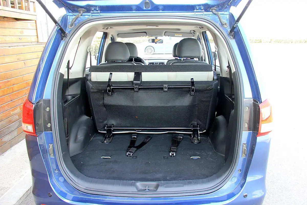 风行S5001.6L CVT 尊贵版行李箱空间