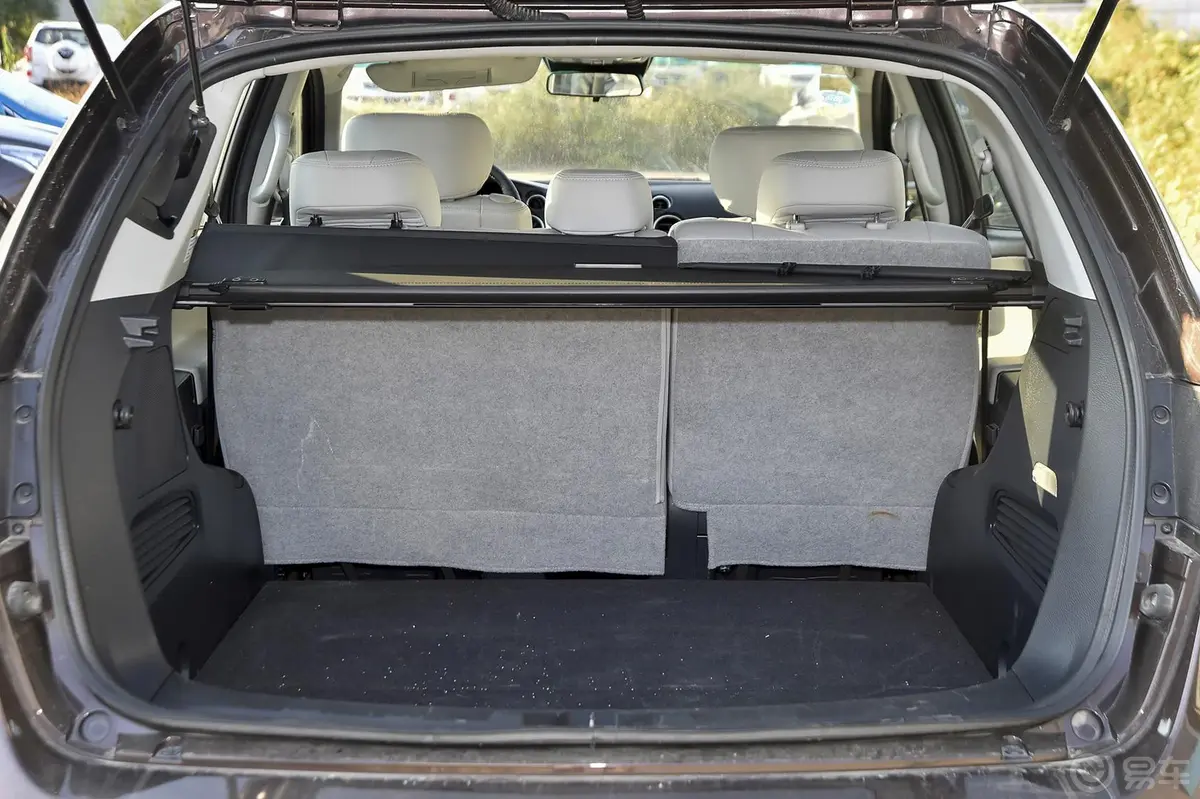大7 SUV2.2T 自动 四驱 智尊型行李箱空间