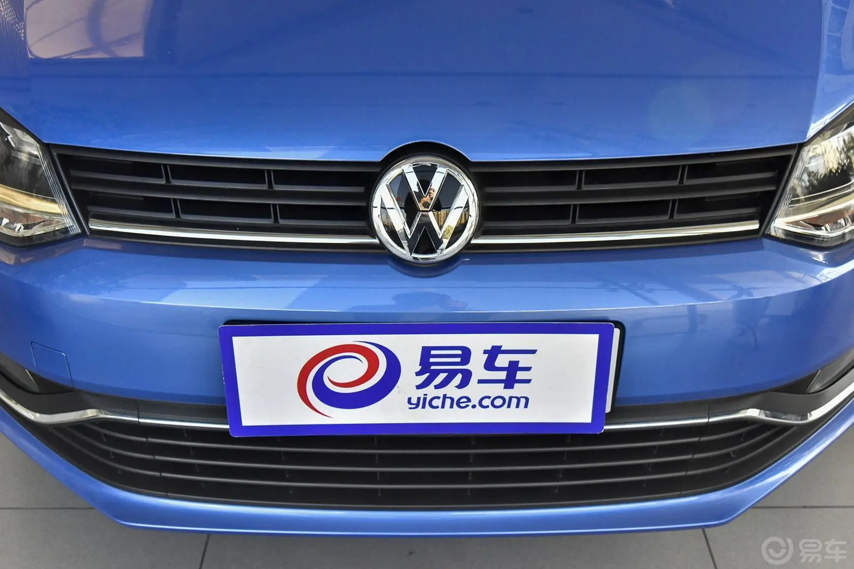 Polo1.4L 手动 舒适版前格栅侧俯拍