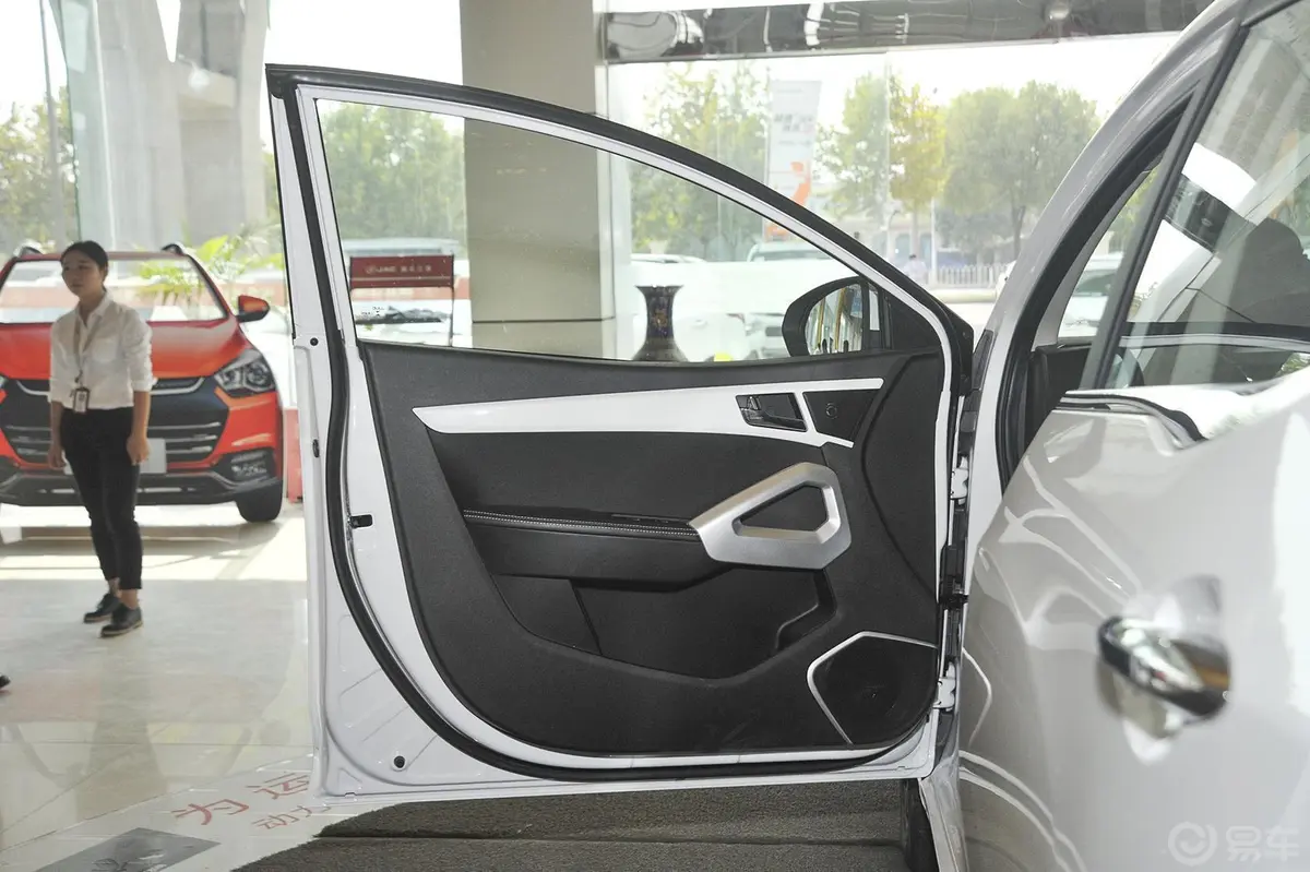 瑞风S21.5L CVT 豪华智能型驾驶员侧车门内门板