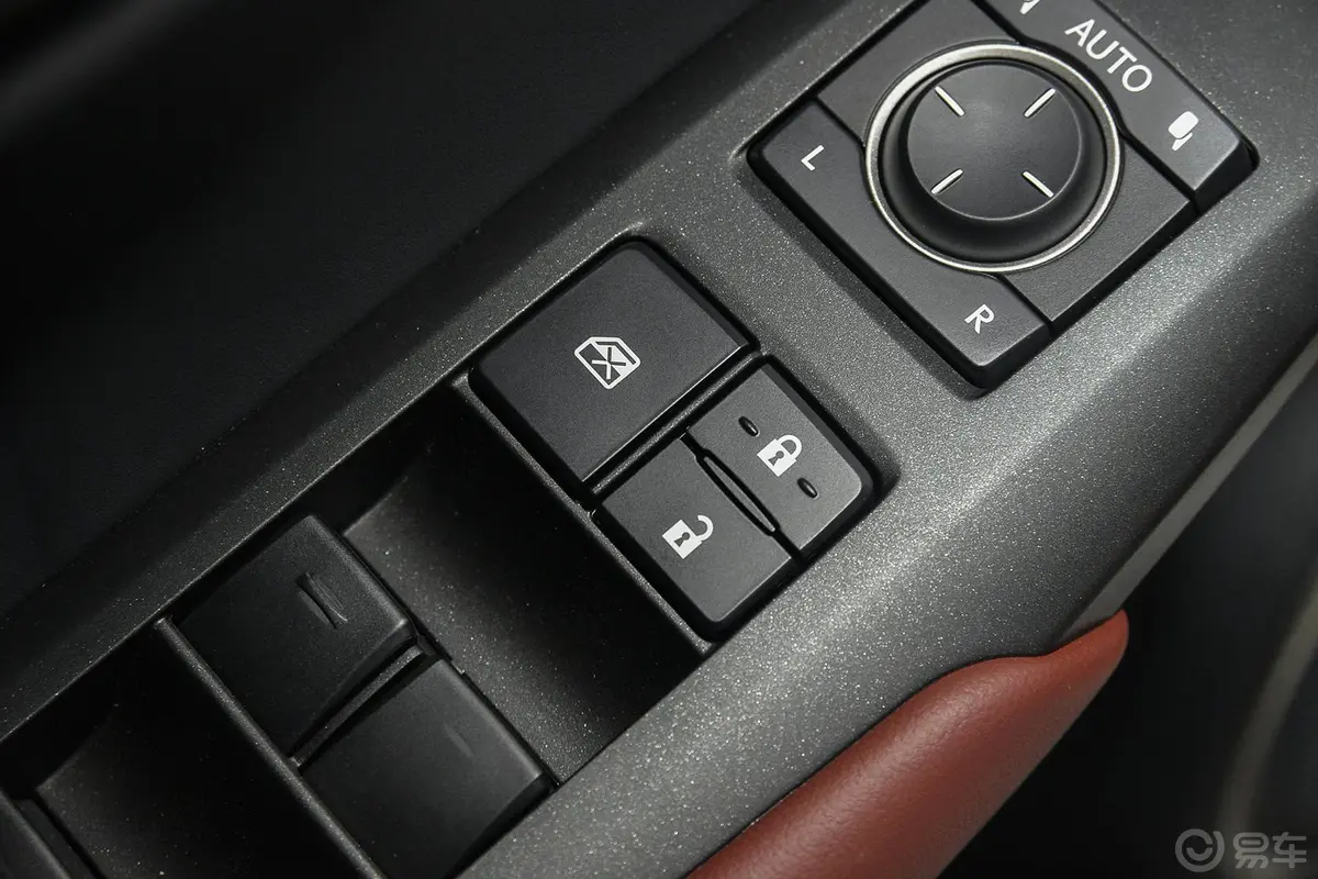 雷克萨斯NX300h 锋尚版车窗升降键