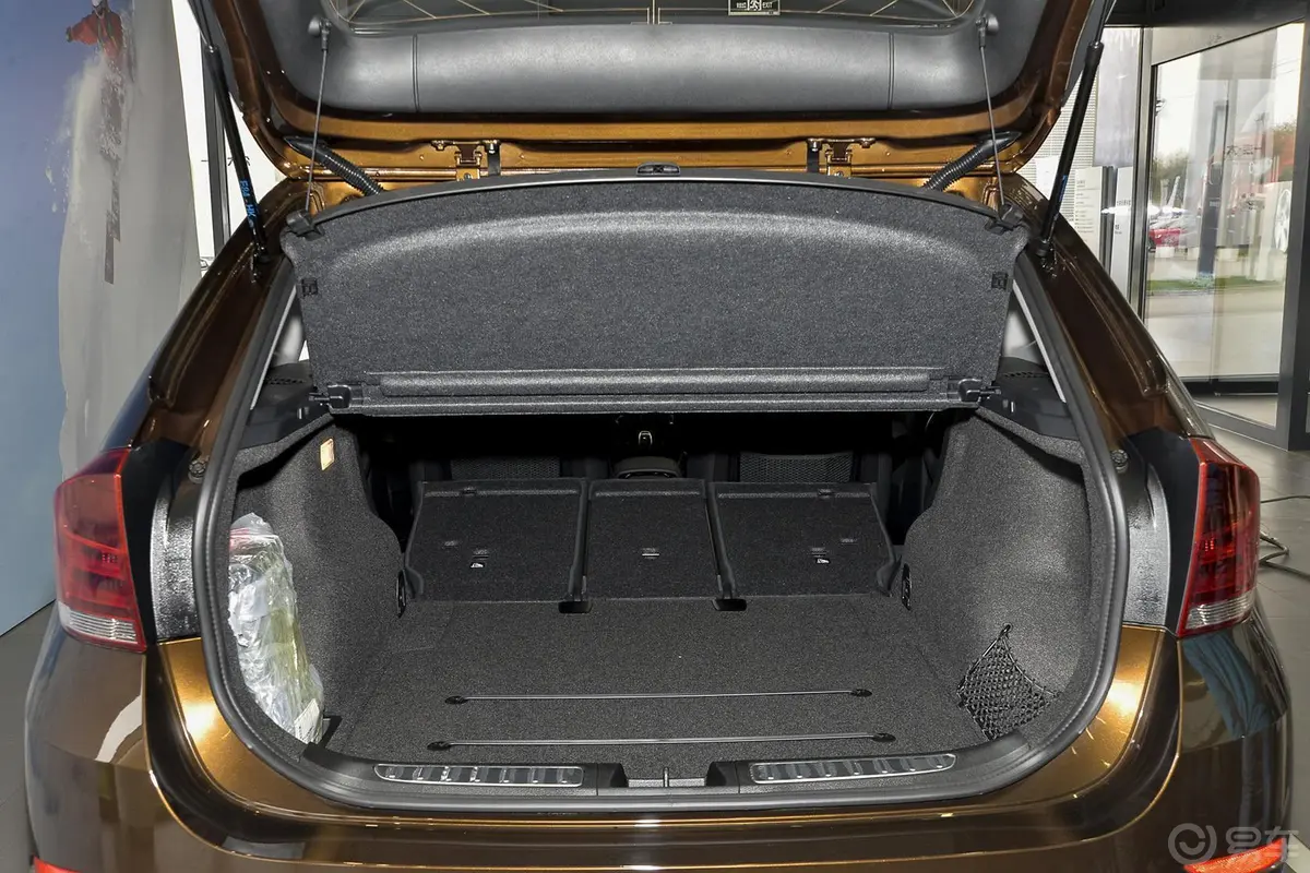 宝马X1sDrive20i 运动设计套装行李箱空间（后排全放倒）