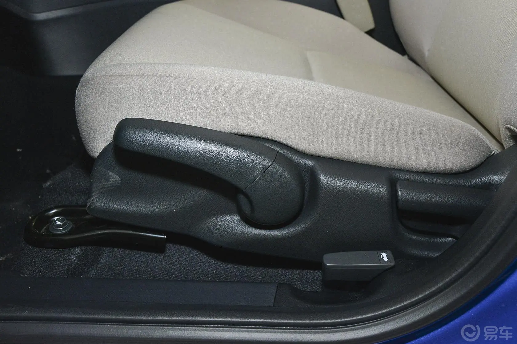 锋范1.5L CVT 舒适版座椅调节键