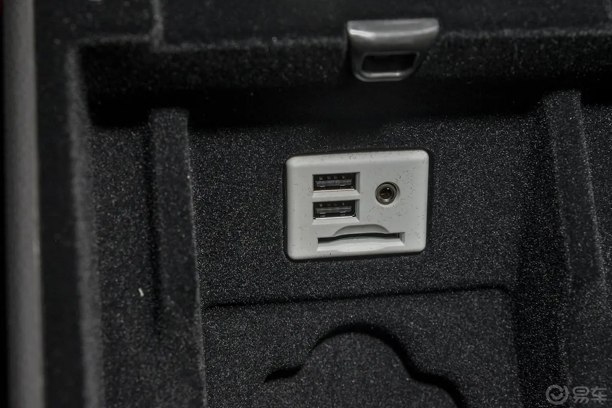 凯迪拉克ATS-L25T 舒适型USB接口