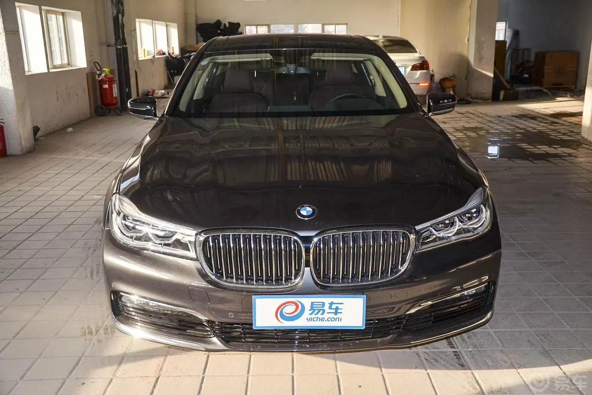 宝马7系730Li 领先型正前水平