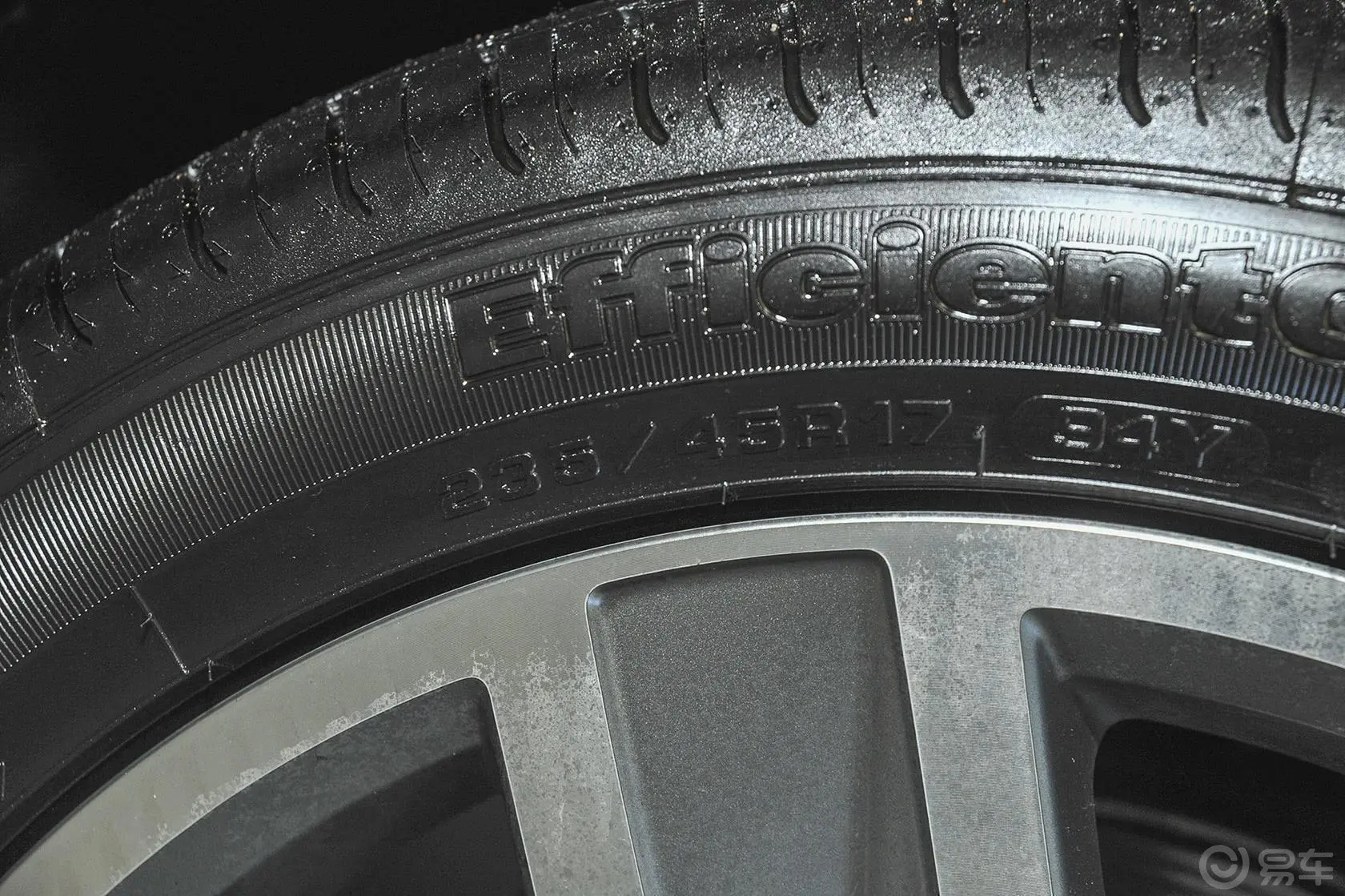 一汽-大众CC2.0T 双离合 至尊型轮胎规格