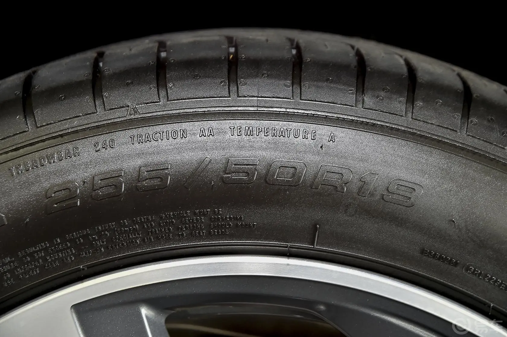 宝马X6xDrive35i 豪华型轮胎规格