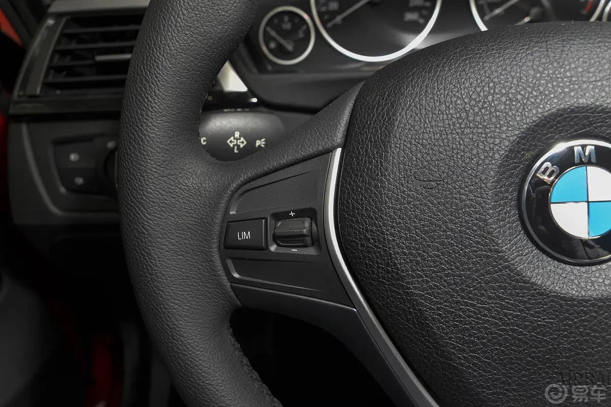 宝马4系四门轿跑车 420i 时尚型方向盘功能键（左）