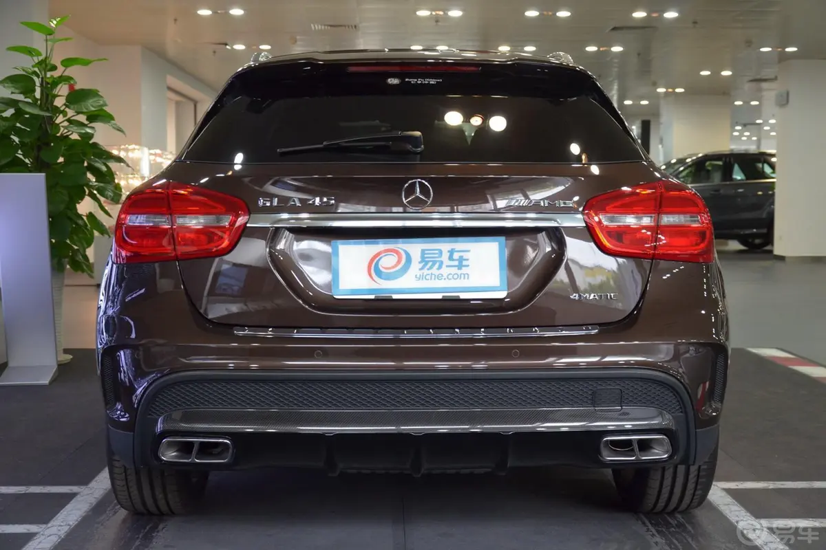 奔驰GLA AMGGLA 45 AMG 4MATIC正后水平