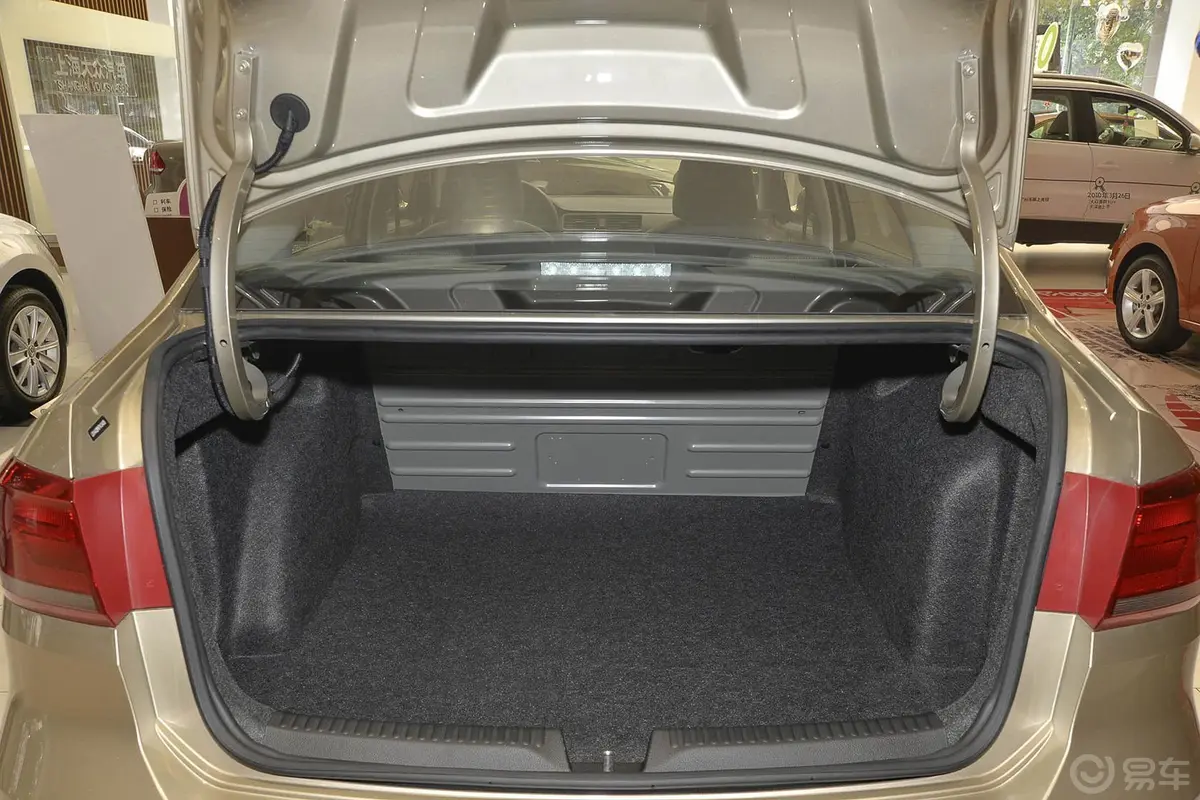 桑塔纳1.4L 手动 舒适版行李箱空间