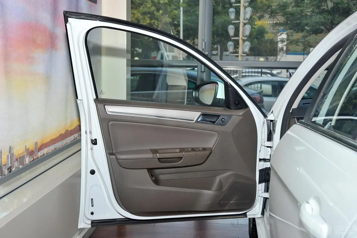 宝来1.4T 自动 舒适型驾驶员侧车门内门板
