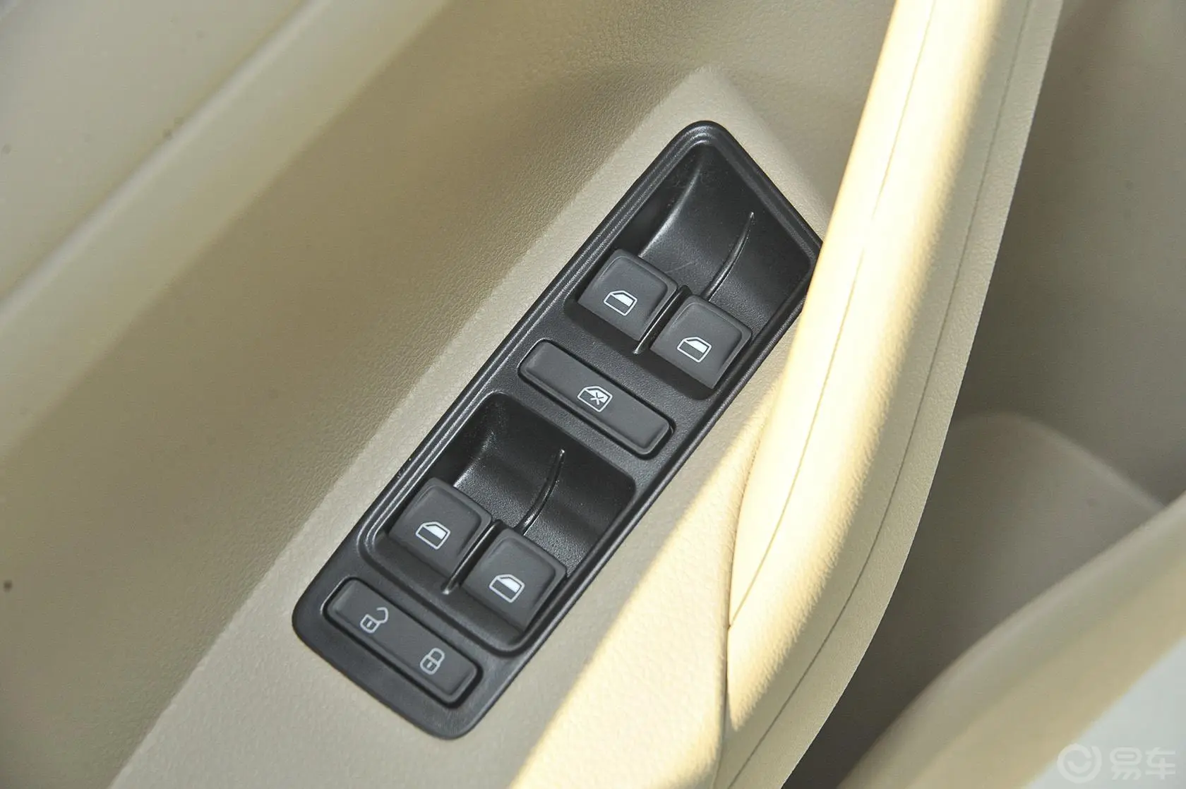捷达质惠版 1.4L 手动 时尚版车窗升降键