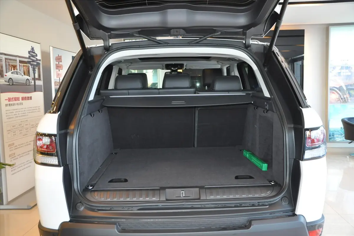 揽胜运动版3.0 V6 汽油版 SC SE行李箱空间