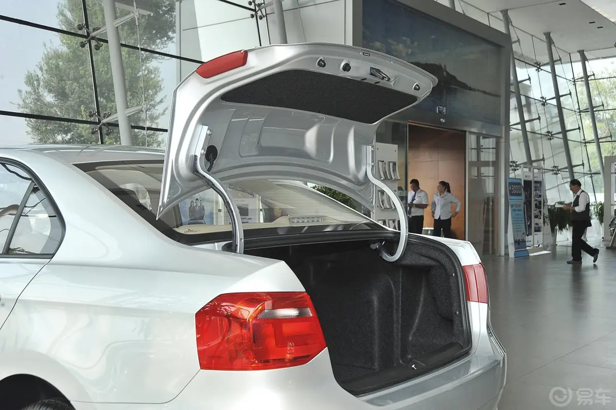捷达质惠版 1.4L 手动 时尚版行李厢开口范围