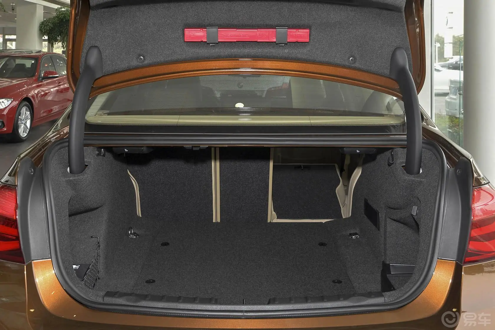 宝马3系328Li 豪华设计套装行李箱空间（后排右放倒）