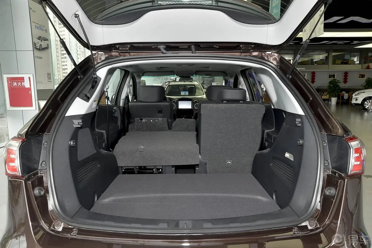 大7 SUV2.2T 自动 两驱 智慧型行李箱空间（后排左放倒）