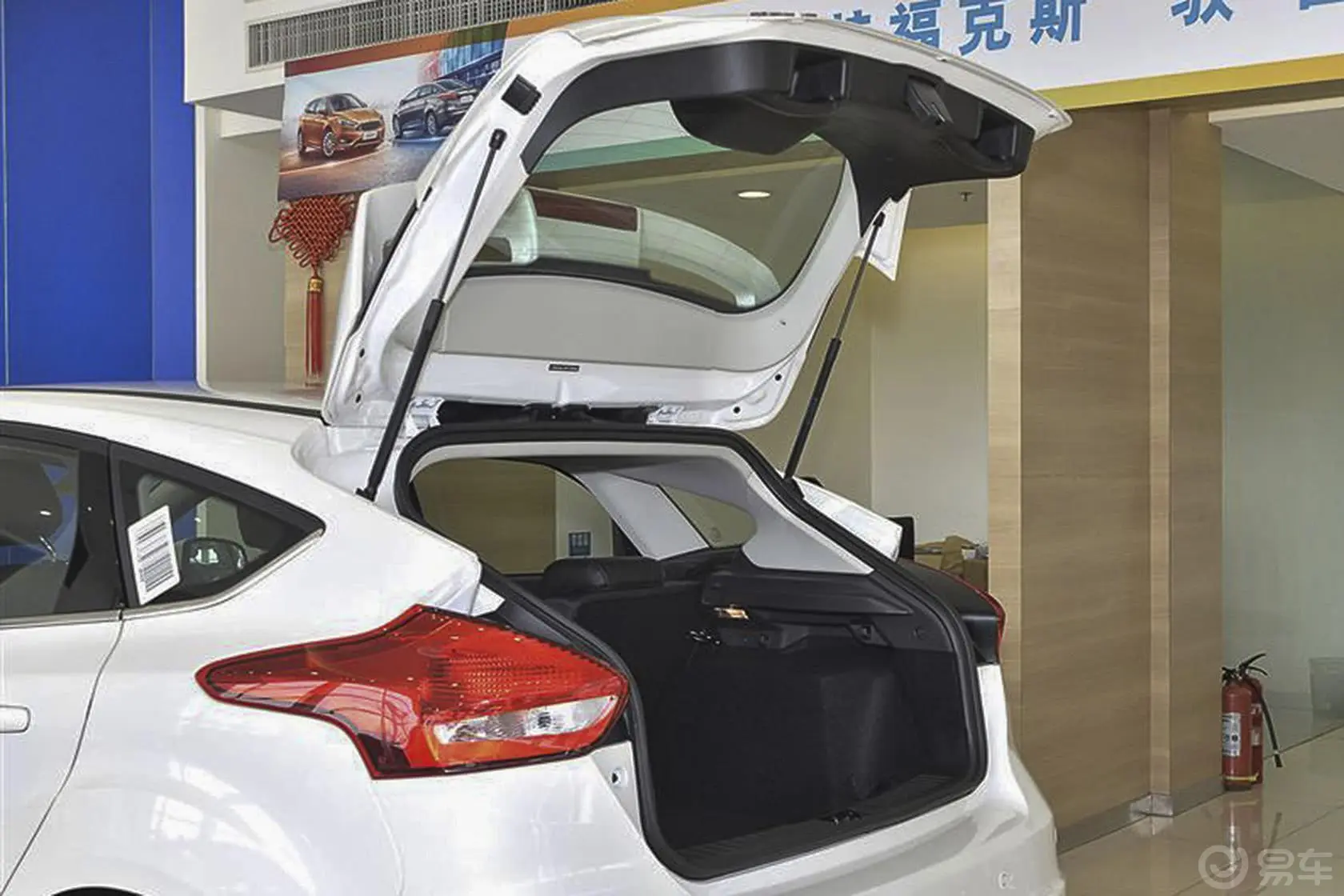 福克斯两厢 Ecoboost180 自动 精英型行李厢开口范围
