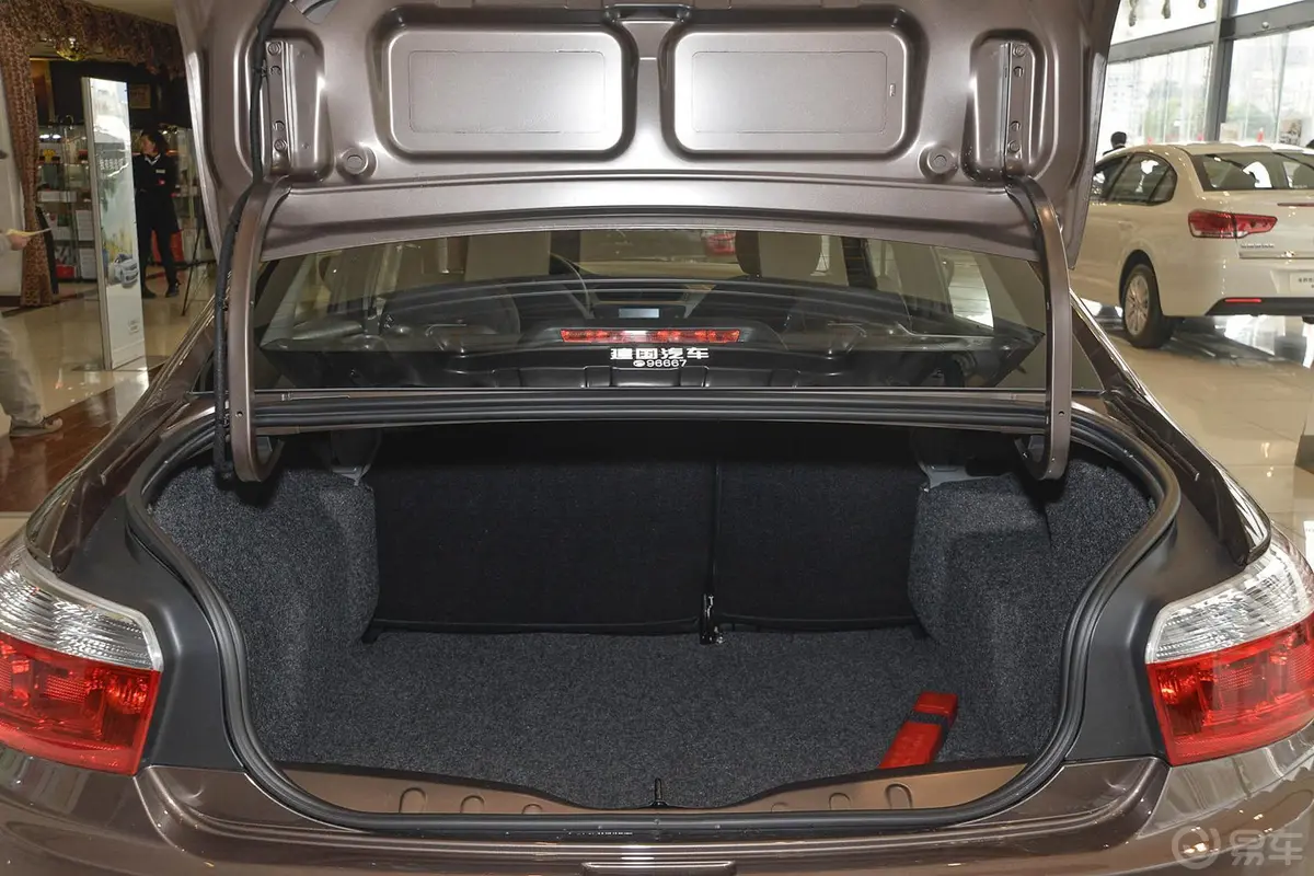 爱丽舍1.6L 手动 舒适型 质尚版行李箱空间