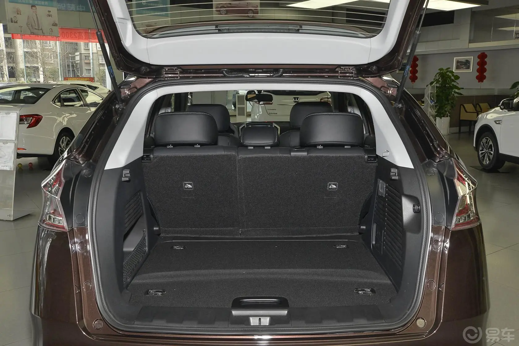 优6 SUV1.8T 魅力型行李箱空间
