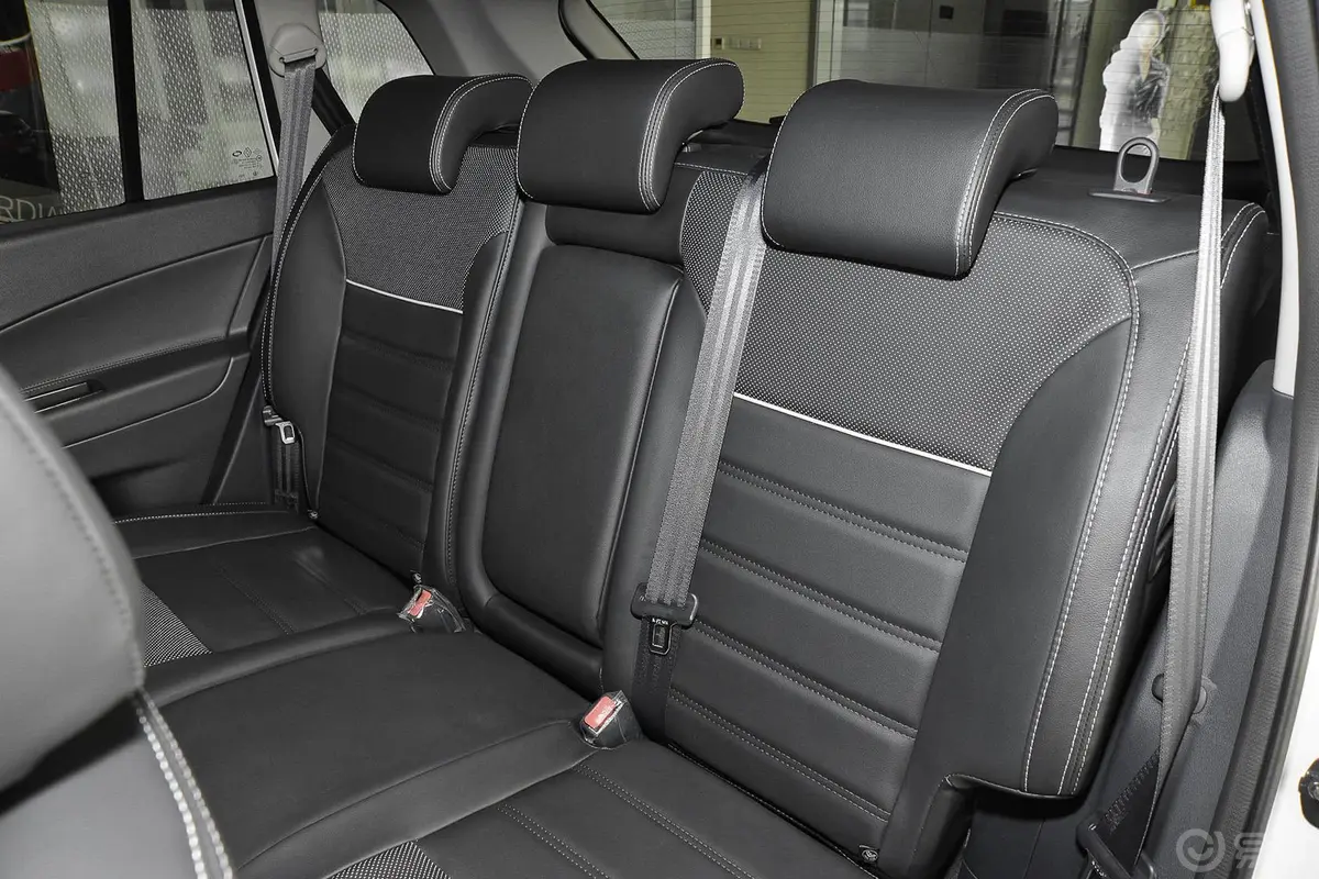 科雷傲(进口)改款 2.0L 两驱 舒适版行李厢开口范围