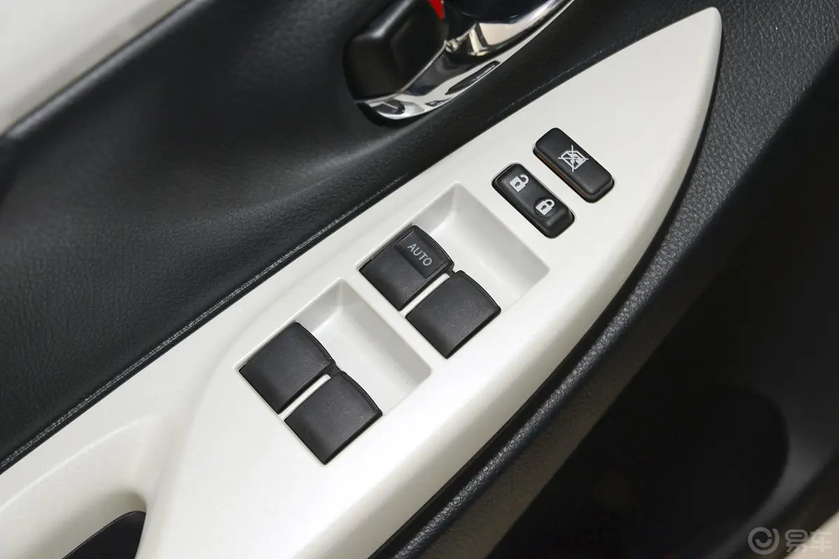 威驰1.5L 自动 智臻版车窗升降键